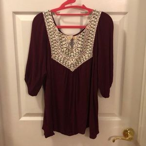 Super cute maroon top!
